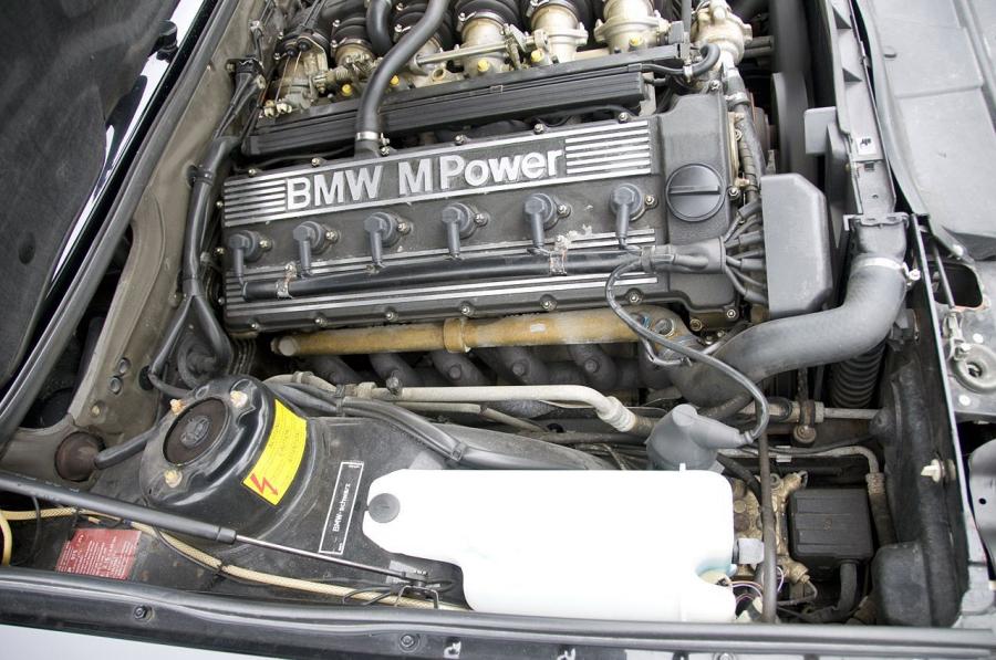  BMW M5 1988 года  (фото 37 из 47)